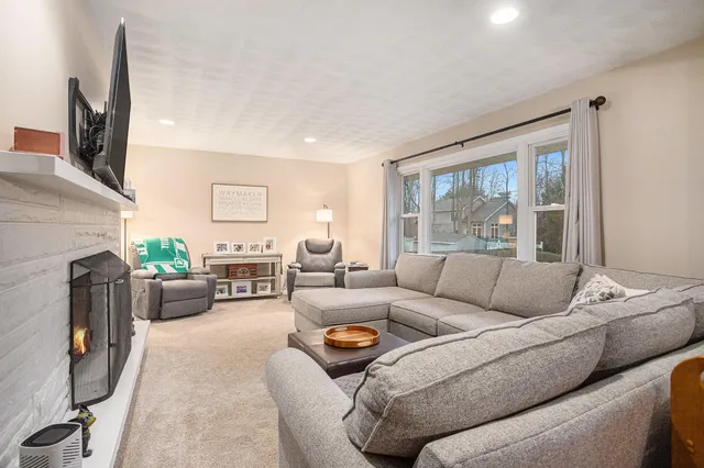 $320,000 | 9385 Bunkerhill, Richland, MI 49083