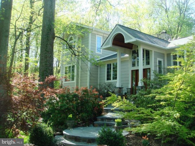 419 Seneca Road Great Falls, VA 22066 - Photo 1 of 30 Exterior (Main)