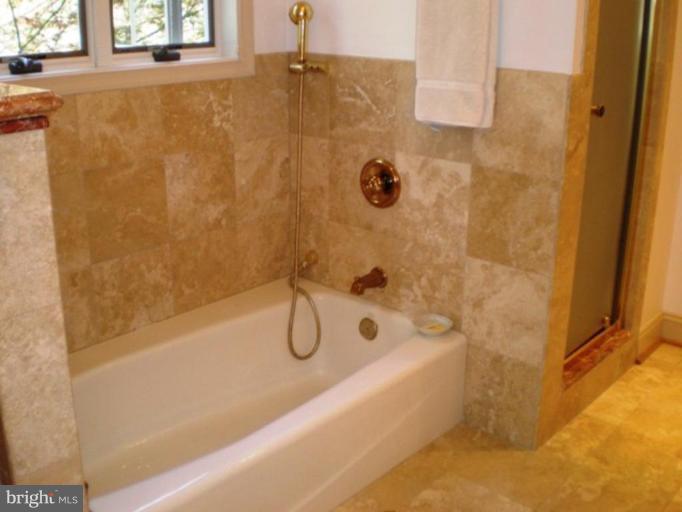 419 Seneca Road Great Falls, VA 22066 - Photo 16 of 30 Bath #2