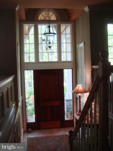 419 Seneca Road Great Falls, VA 22066 - Photo 4 of 30 Entrance / Foyer