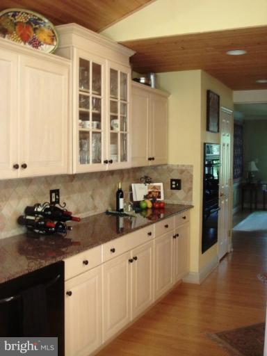 419 Seneca Road Great Falls, VA 22066 - Photo 7 of 30 Kitchen