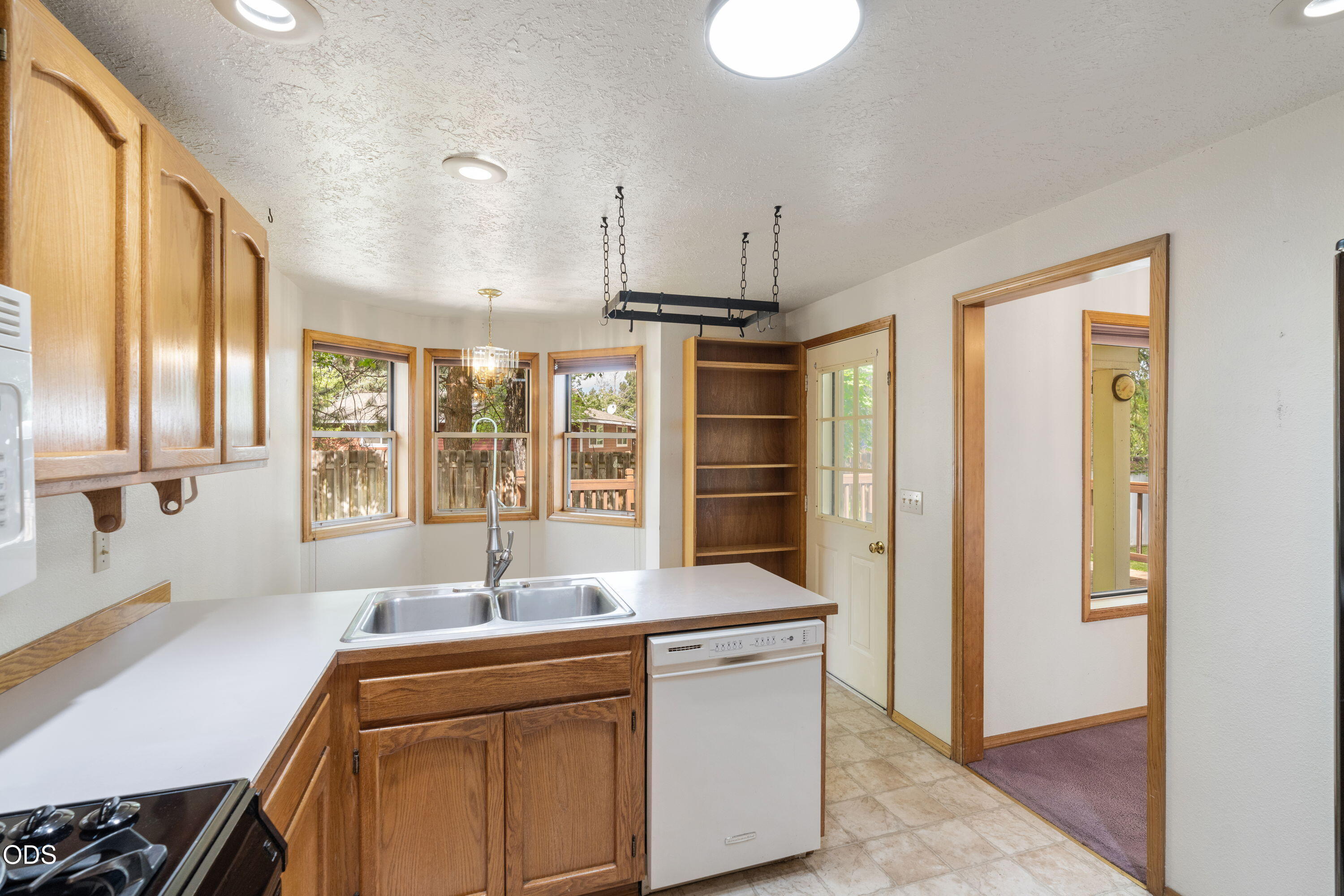 2400 Northeast Jones Road Bend, OR 97701 - Photo 16 of 33