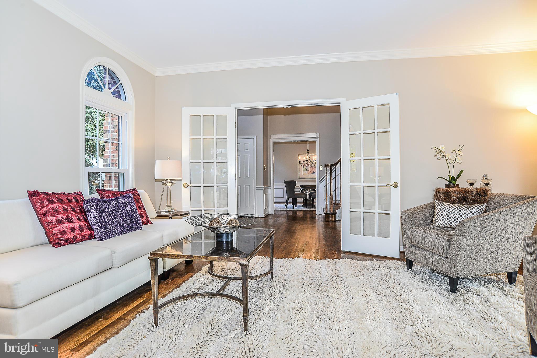 8963 Scott Street Springfield, VA 22153 - Photo 11 of 30 Living Room