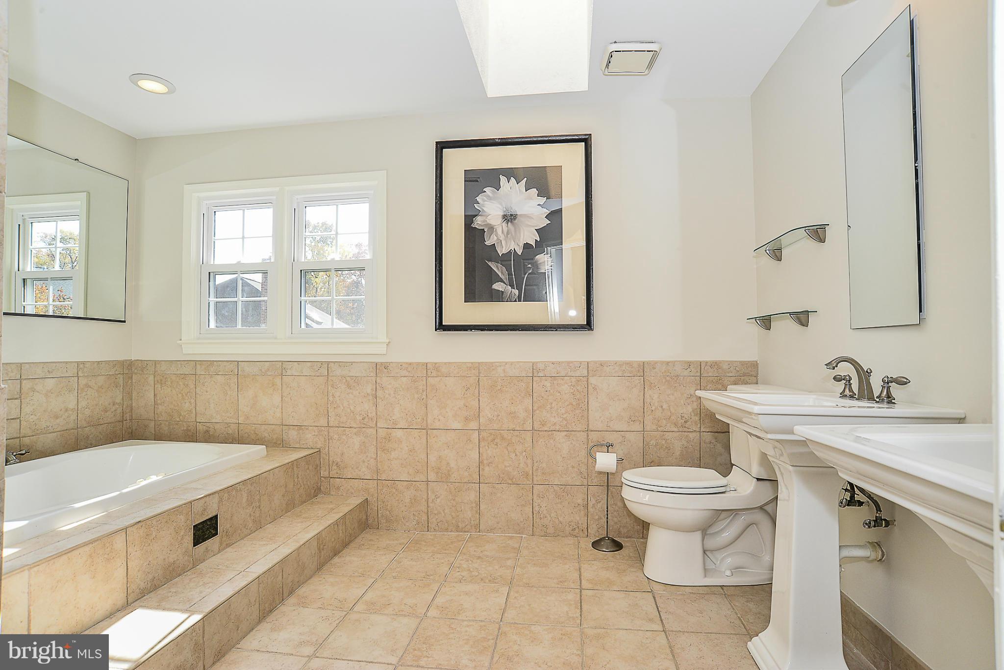8963 Scott Street Springfield, VA 22153 - Photo 20 of 30 Bath (Master)