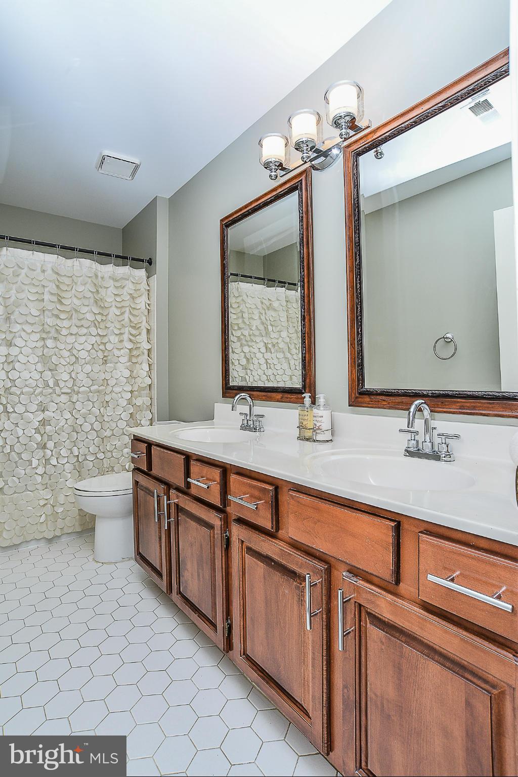 8963 Scott Street Springfield, VA 22153 - Photo 22 of 30 Bath