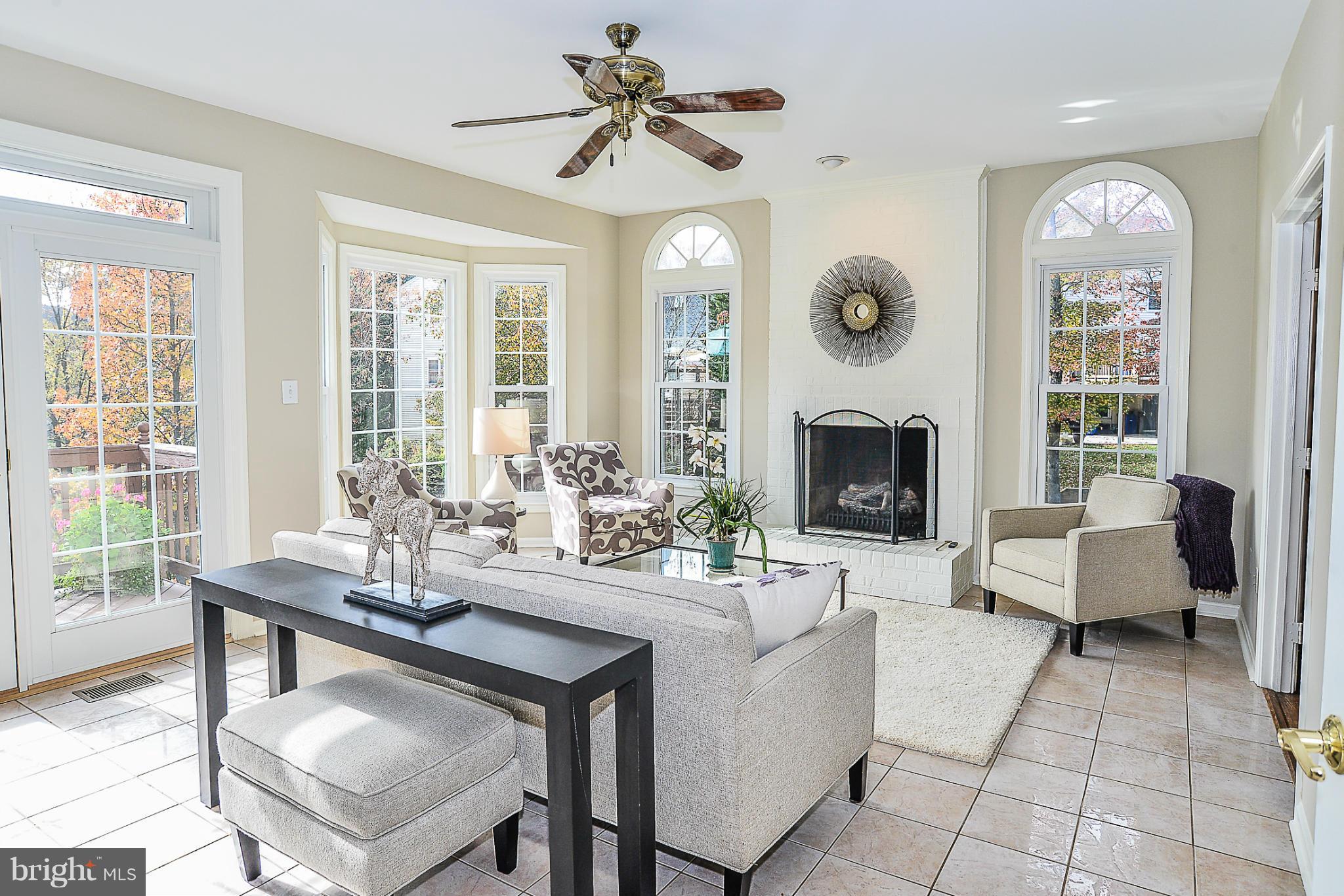 8963 Scott Street Springfield, VA 22153 - Photo 5 of 30 Family Room