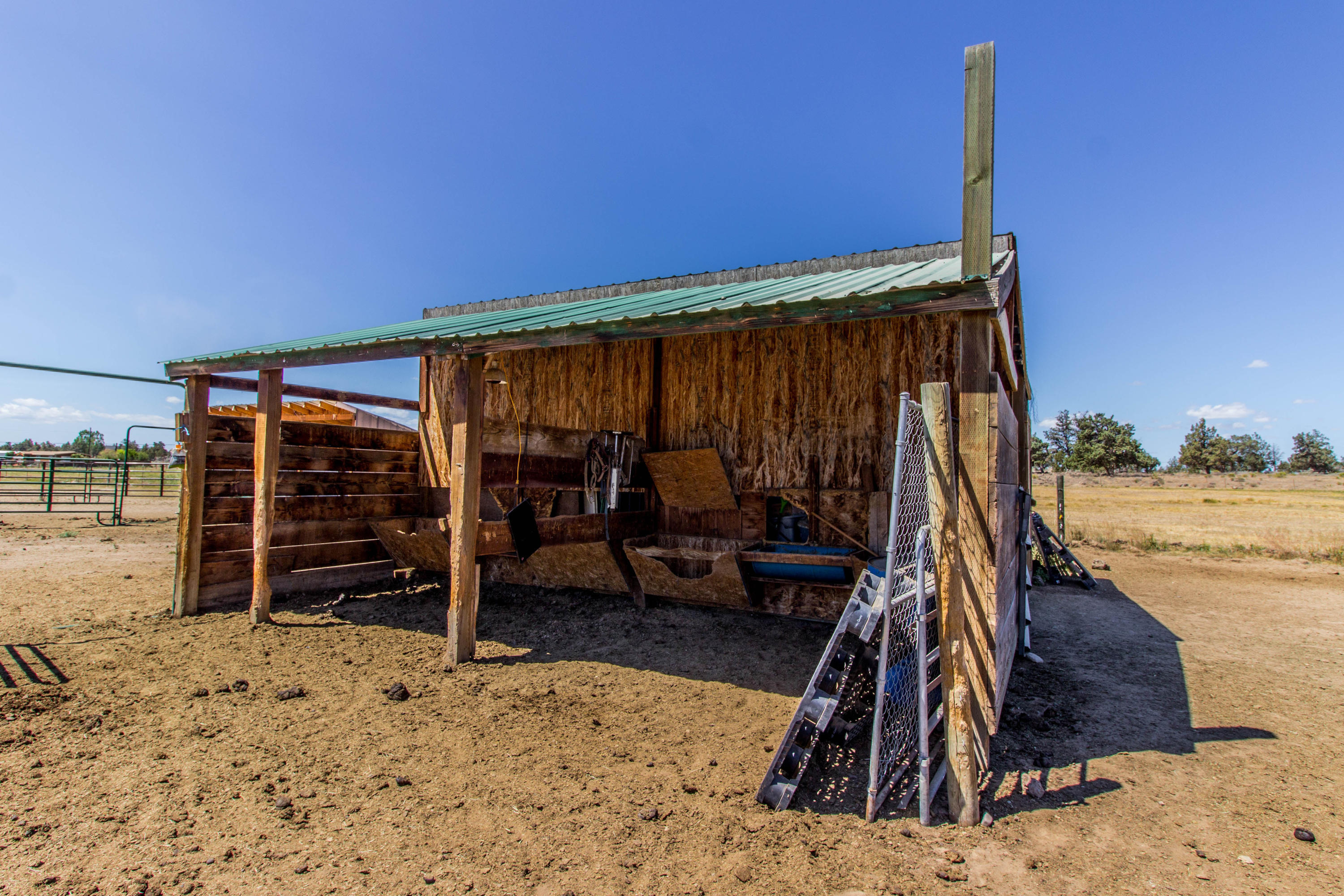 15145 Twin Lakes Road Powell Butte, OR 97753 - Photo 8 of 26 Loafing shed