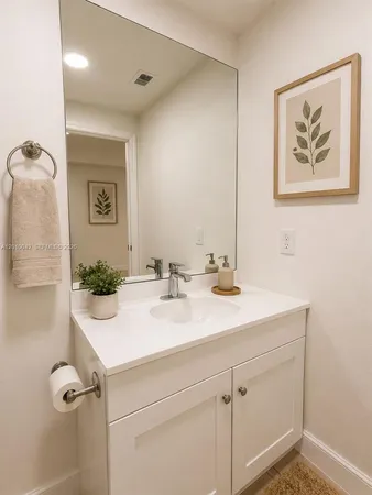 $2,200 | 7532 Northwest 176th Street, Unit 1, Hialeah, FL 33015