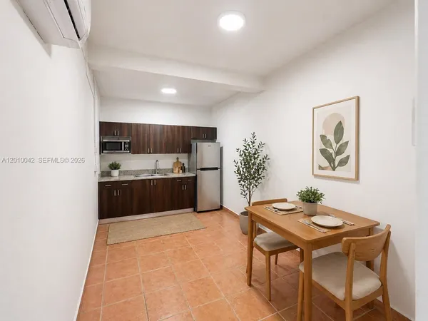 $2,200 | 7532 Northwest 176th Street, Unit 1, Hialeah, FL 33015