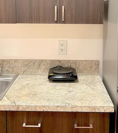 $2,200 | 7532 Northwest 176th Street, Unit 1, Hialeah, FL 33015