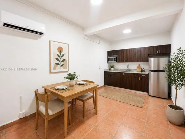 $2,200 | 7532 Northwest 176th Street, Unit 1, Hialeah, FL 33015
