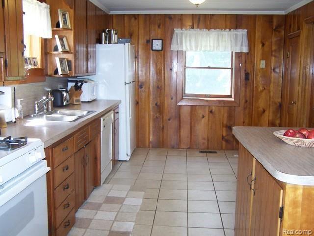 19830 Taft Road Deerfield, MI 49238 - Photo 3 of 29 100_6602.jpg