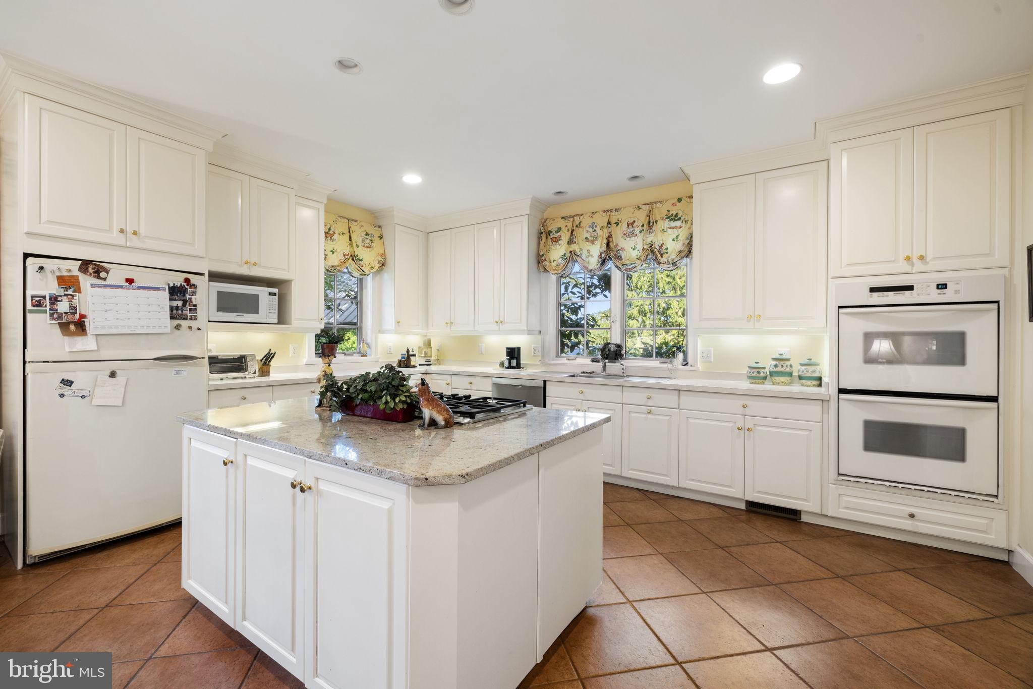 3418 Halfway Road The Plains, VA 20198 - Photo 19 of 106 Large country kitchen