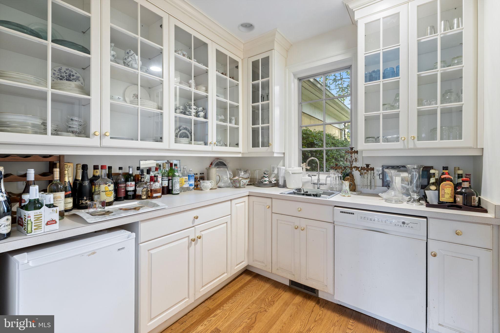 3418 Halfway Road The Plains, VA 20198 - Photo 25 of 106 a kitchen with cabinets and window