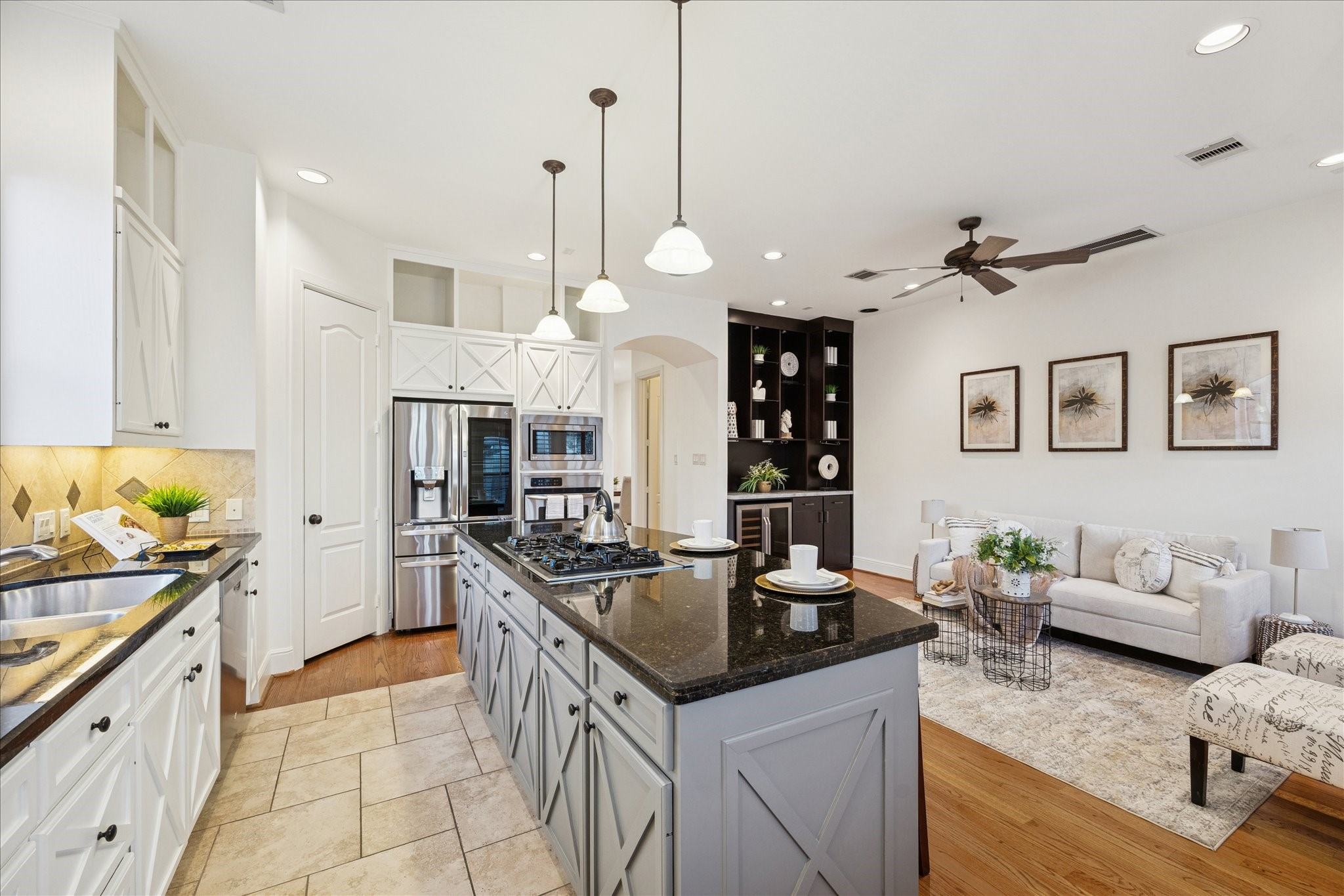 4226 Law Street, Unit B Houston, TX 77005 - Photo 17 of 32 a kitchen that has a lot of cabinets in it