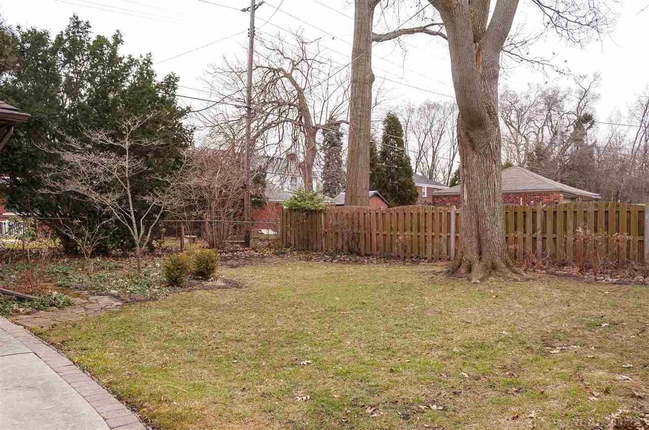 814 Barrington Road Grosse Pointe, MI 48230 - Photo 31 of 32 50007901-30.JPG