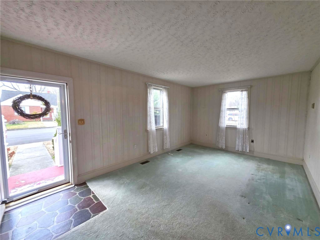 402 Stuart Avenue Colonial Heights, VA 23834 - Photo 4 of 19