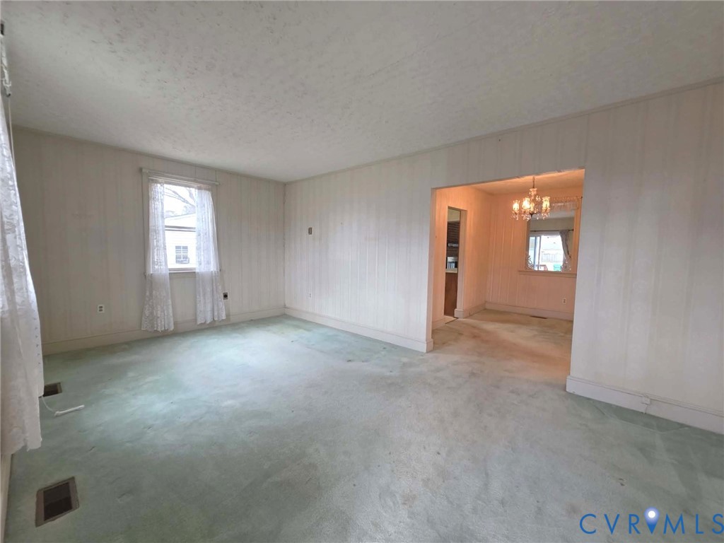 402 Stuart Avenue Colonial Heights, VA 23834 - Photo 5 of 19