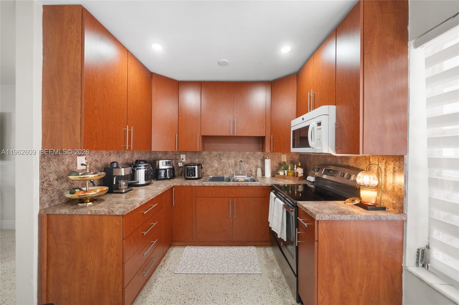 1168 West 24th Street Hialeah, FL 33010 - Photo 7 of 44