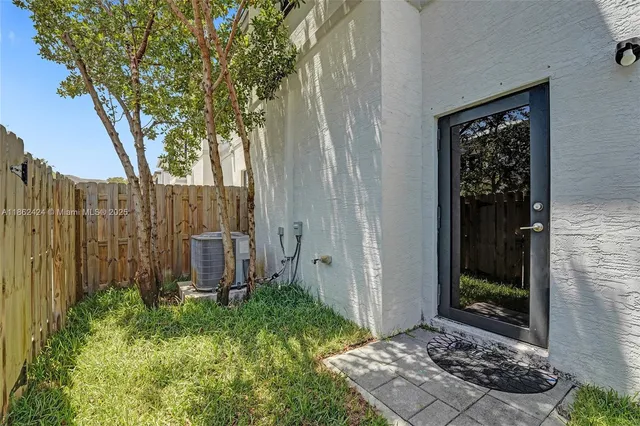 $525,000 | 1600 Southwest 28th Street, Fort Lauderdale, FL 33315