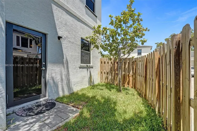 $525,000 | 1600 Southwest 28th Street, Fort Lauderdale, FL 33315