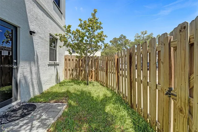 $525,000 | 1600 Southwest 28th Street, Fort Lauderdale, FL 33315