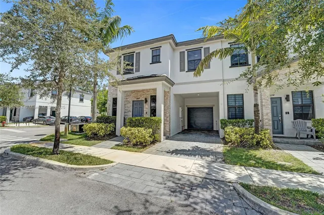 $525,000 | 1600 Southwest 28th Street, Fort Lauderdale, FL 33315