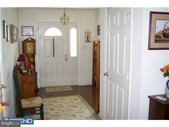 512 School House Road Williamstown, NJ 08094 - Photo 2 of 12 Foyer