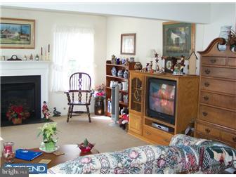 512 School House Road Williamstown, NJ 08094 - Photo 3 of 12 Living Room