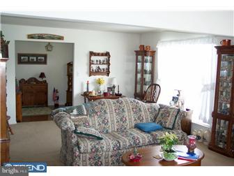 512 School House Road Williamstown, NJ 08094 - Photo 4 of 12 Living Room