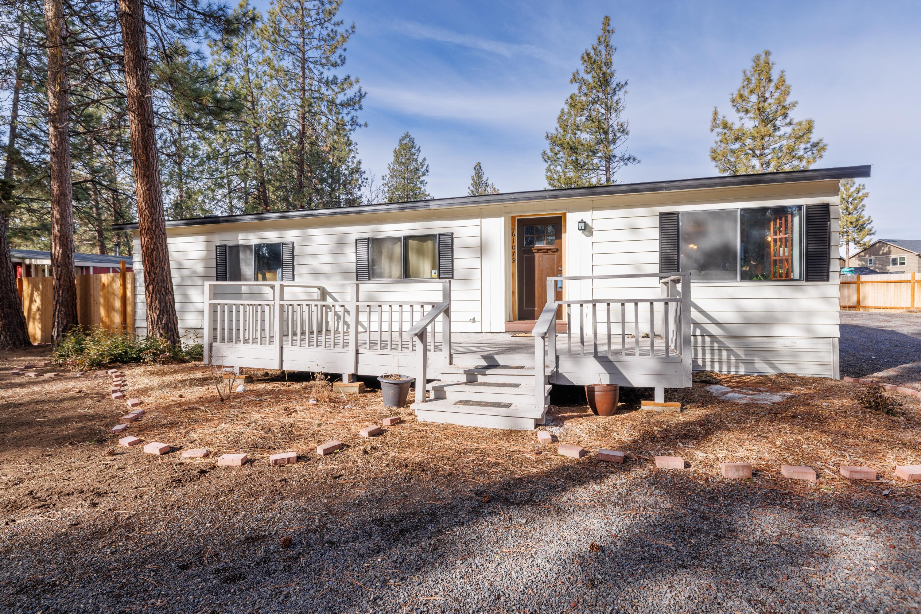 61079 Springcrest Drive Bend, OR 97702 - Photo 5 of 27 3