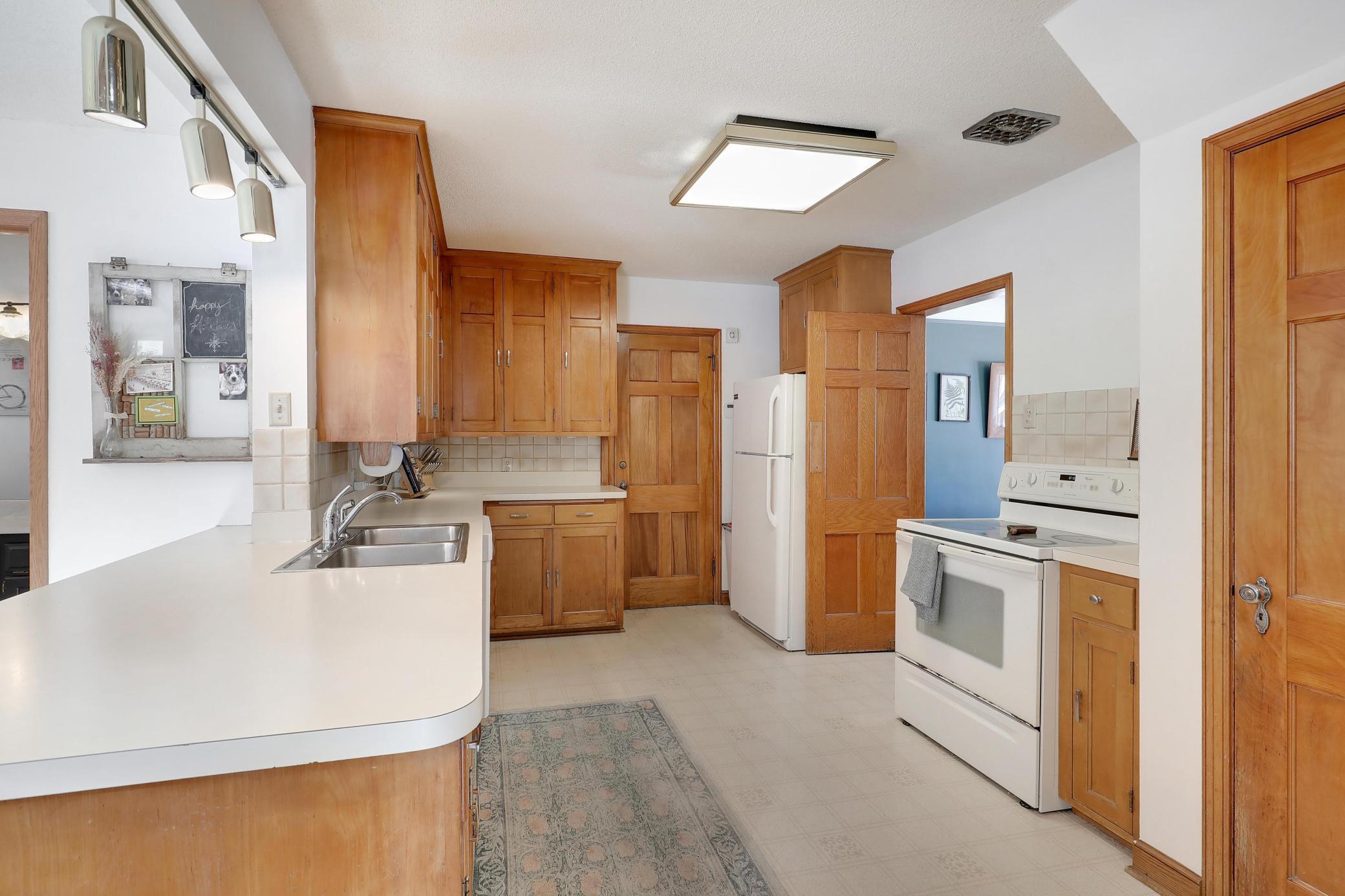 1979 Snelling Avenue North Roseville, MN 55113 - Photo 19 of 71