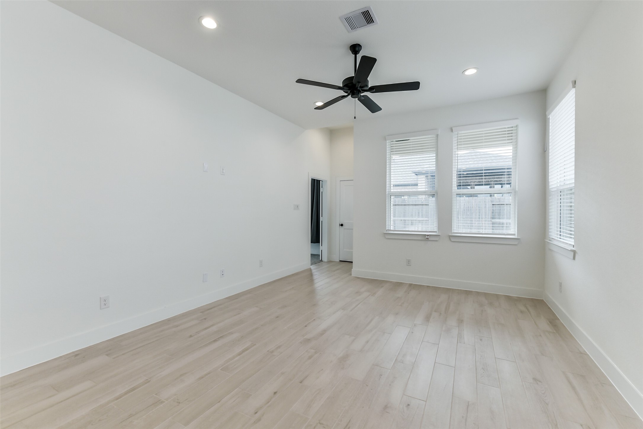 17730 Tree Of Heaven Conroe, TX 77385 - Photo 6 of 32