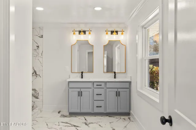 $485,000 | 221 Medford Road, Knoxville, TN 37922