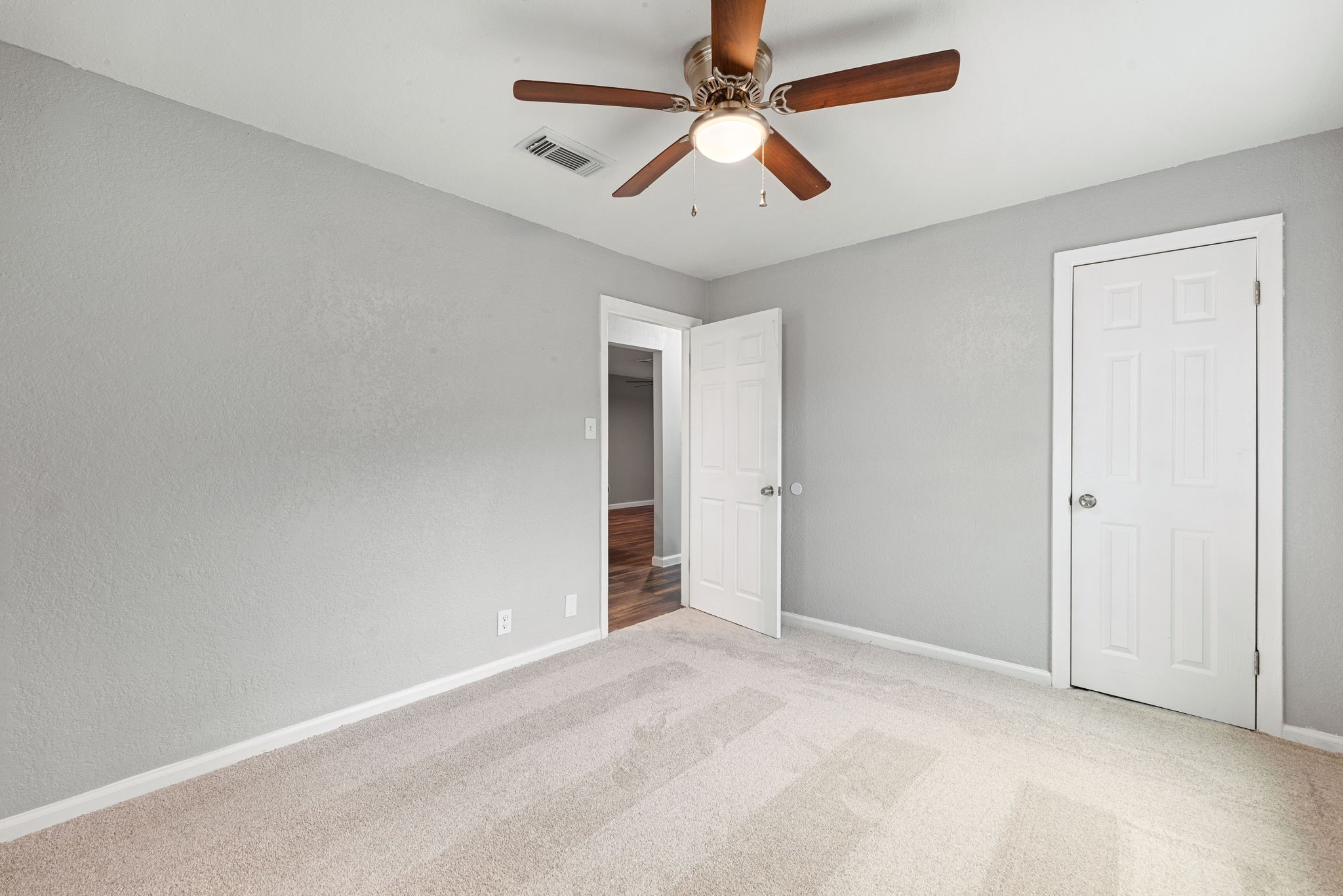 7630 Lady Street Houston, TX 77021 - Photo 13 of 32 Brand New Carpet in All Bed Rooms!