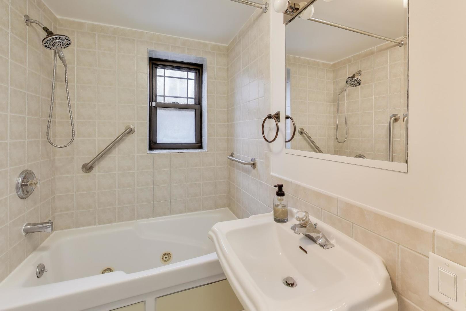 1250 West Argyle Street, Unit GF Chicago, IL 60640 - Photo 14 of 20