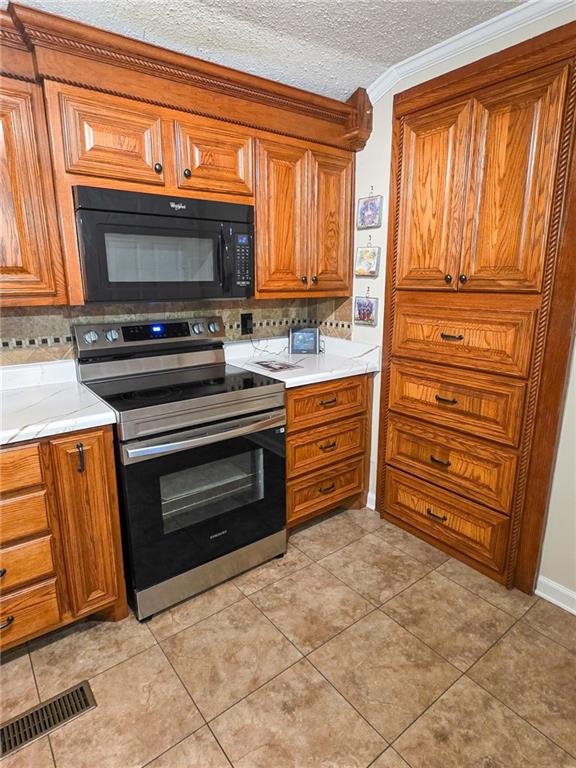589 Jacksonville Scotland Road Jacksonville, GA 31544 - Photo 18 of 87 a kitchen with granite countertop a stove top oven and a refrigerator