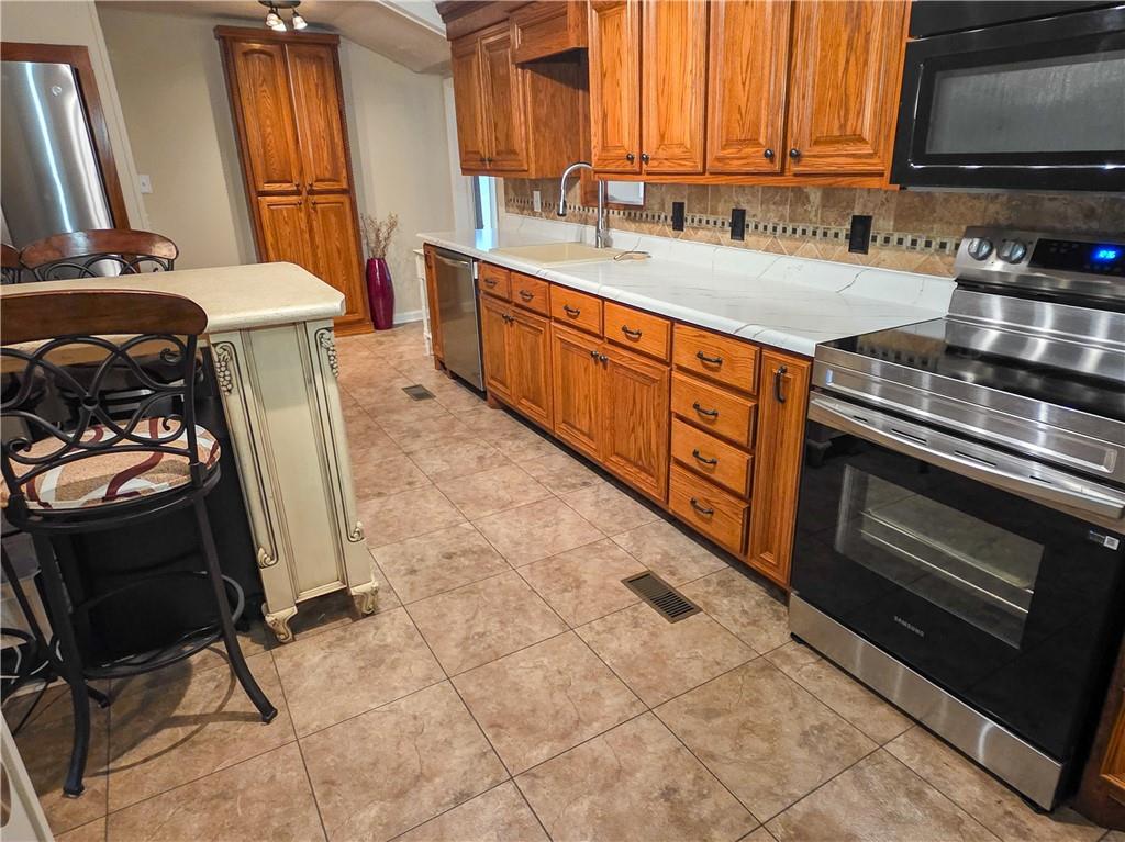 589 Jacksonville Scotland Road Jacksonville, GA 31544 - Photo 19 of 87 a kitchen with stainless steel appliances granite countertop a sink stove and cabinets
