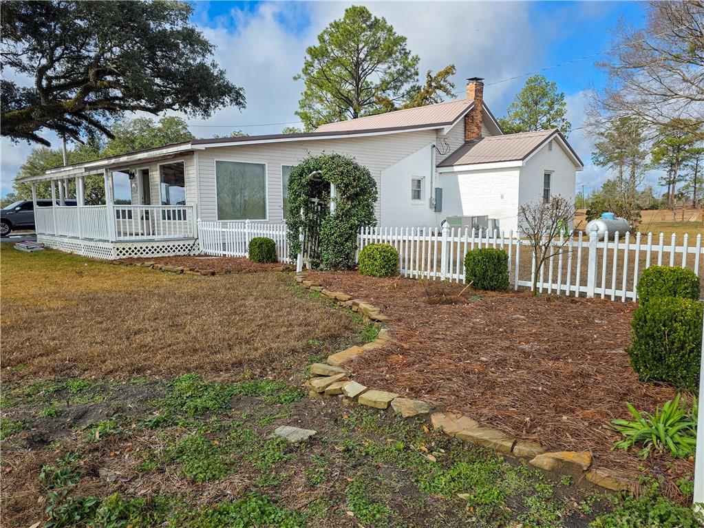 589 Jacksonville Scotland Road Jacksonville, GA 31544 - Photo 62 of 87 a front view of a house with garden