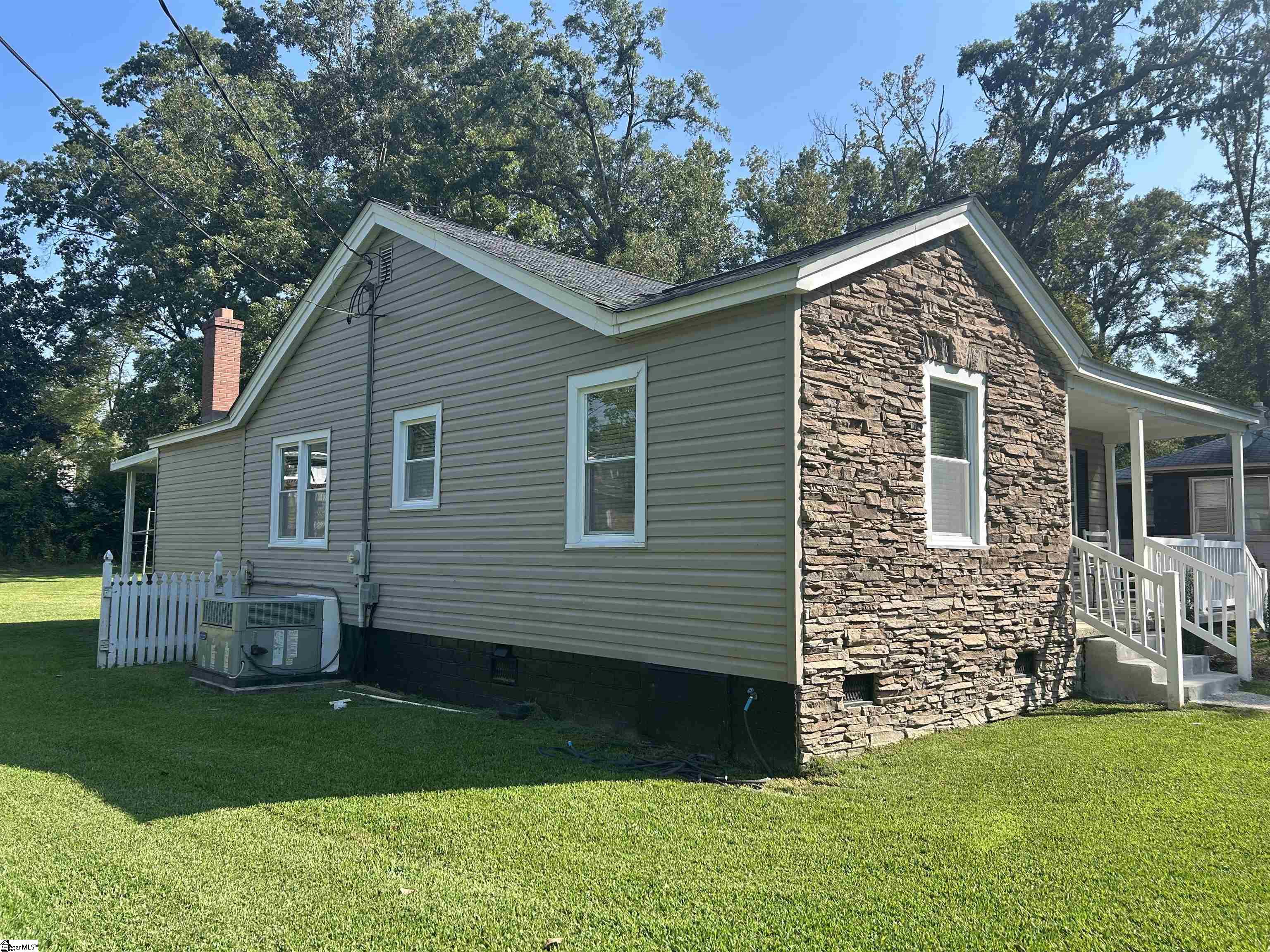 204 Elm Street Clinton, SC 29325 - Photo 33 of 36