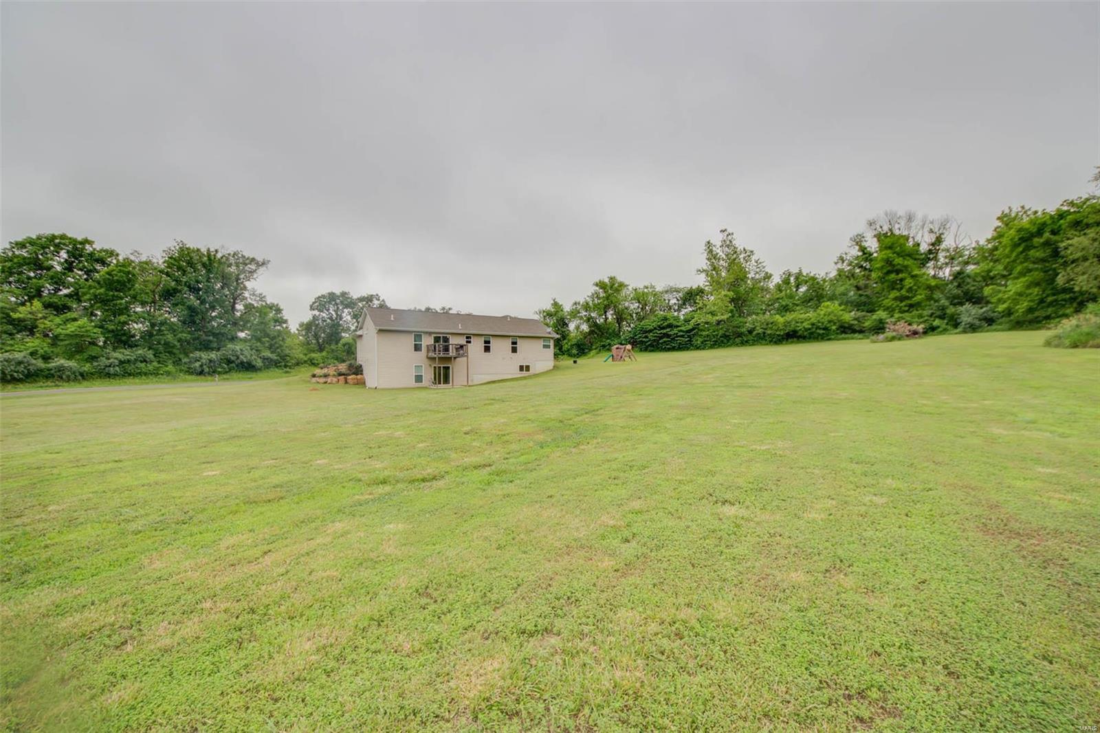 8068 Lost Bridge Road Bethalto, IL 62010 - Photo 4 of 40