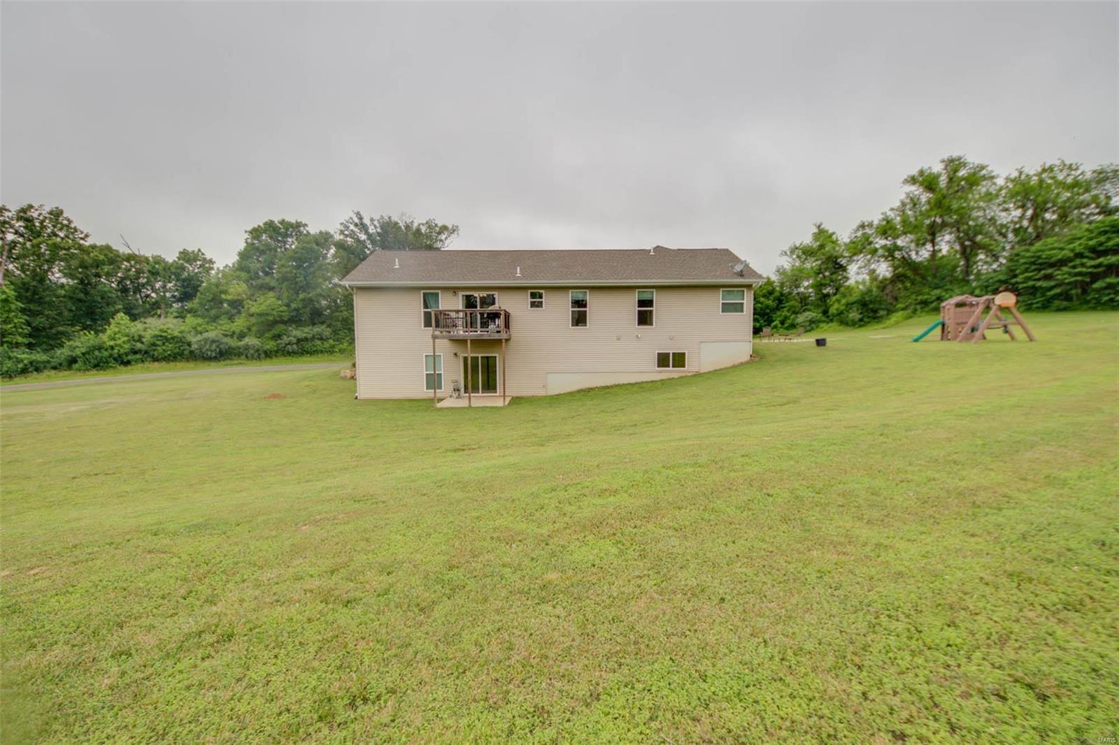 8068 Lost Bridge Road Bethalto, IL 62010 - Photo 5 of 40
