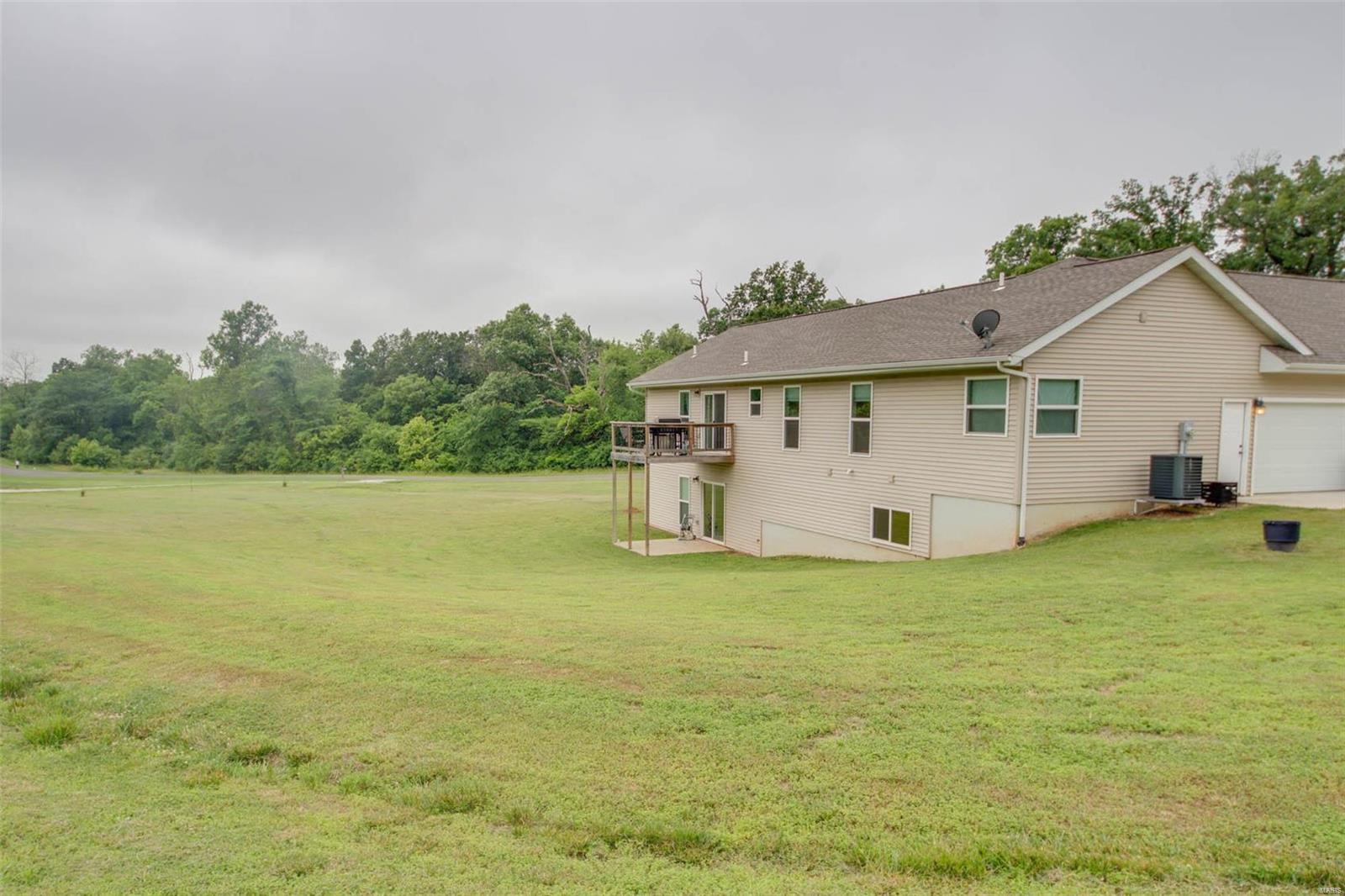 8068 Lost Bridge Road Bethalto, IL 62010 - Photo 6 of 40