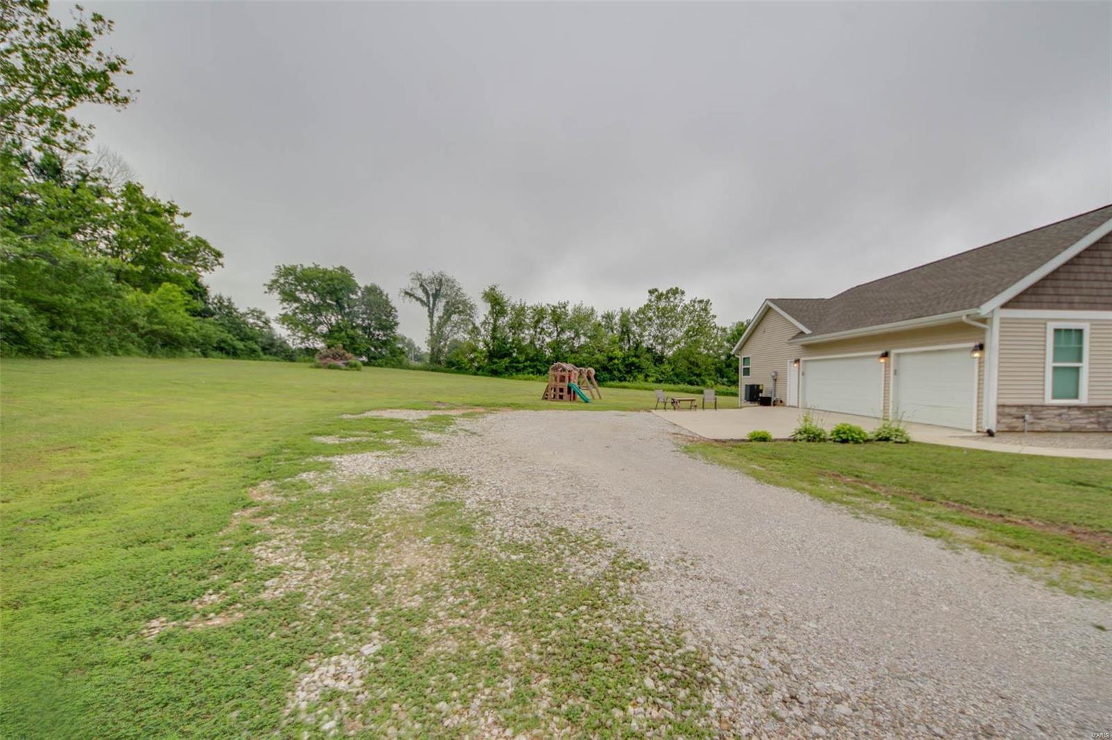 8068 Lost Bridge Road Bethalto, IL 62010 - Photo 7 of 40