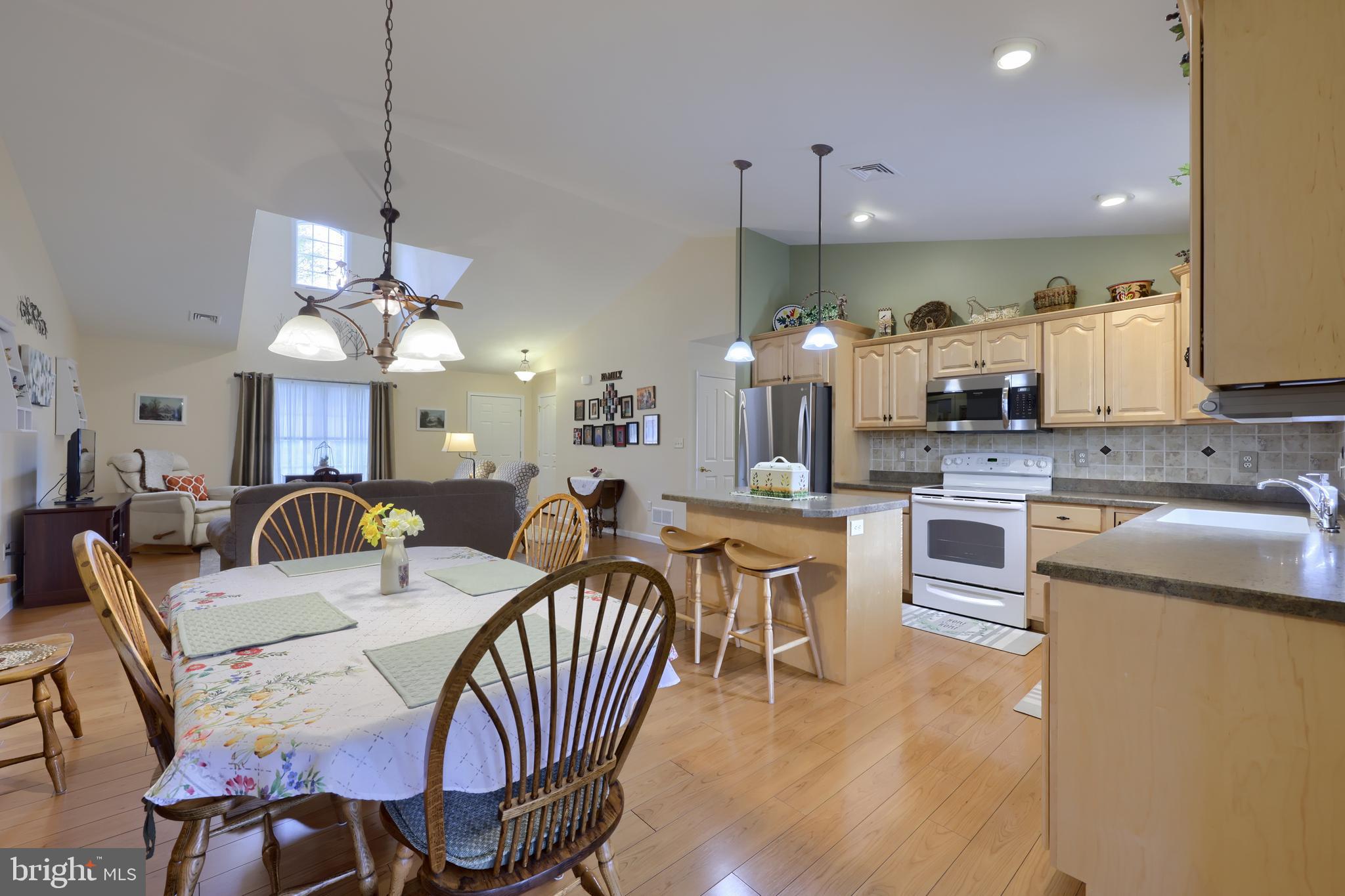 737 Heather Ridge Manheim, PA 17545 - Photo 19 of 40 a large kitchen with a table and chairs