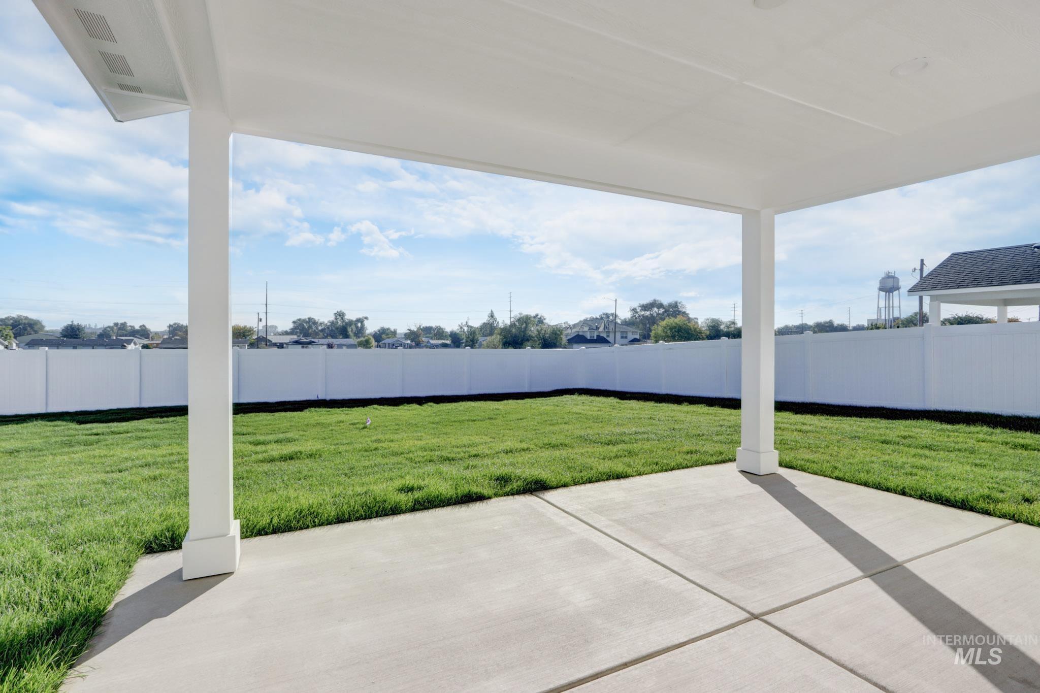 950 Campbell Street Vale, OR 97918 - Photo 31 of 37 Covered patio with a poured concrete surface