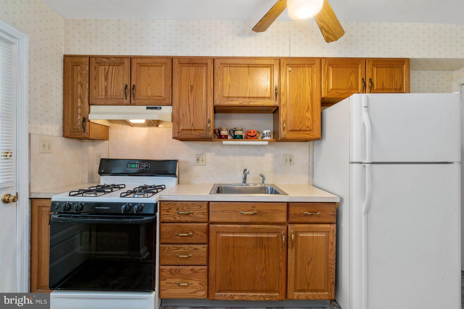 6905 Belclare Road Baltimore, MD 21222 - Photo 11 of 28 Kitchen