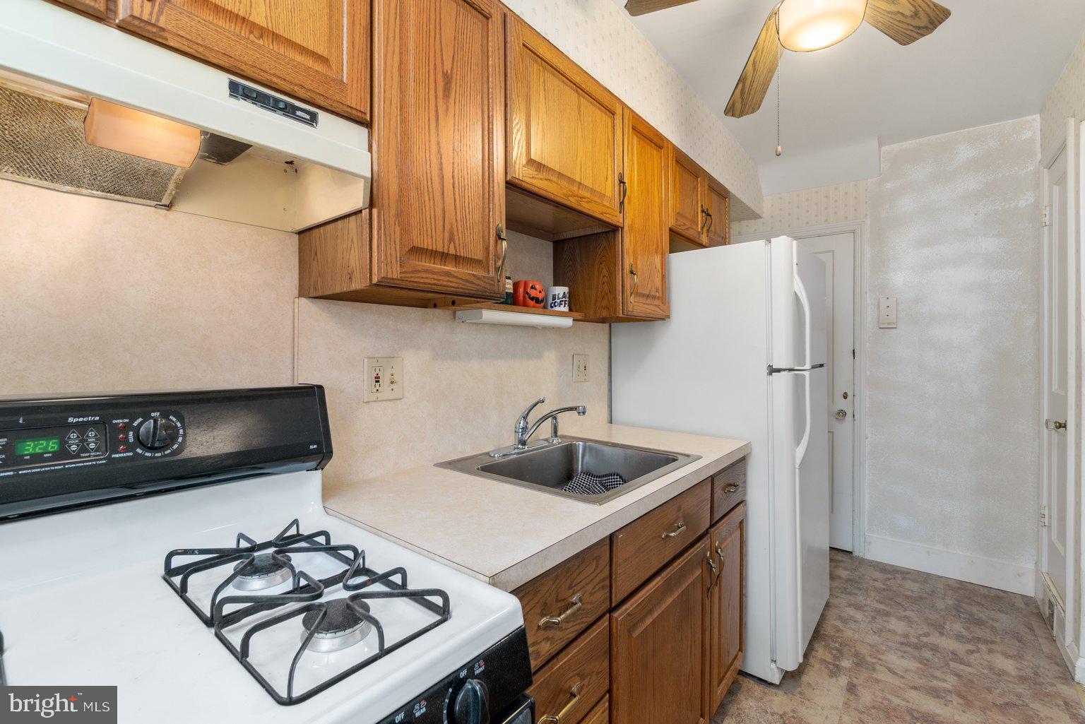 6905 Belclare Road Baltimore, MD 21222 - Photo 13 of 28 Kitchen