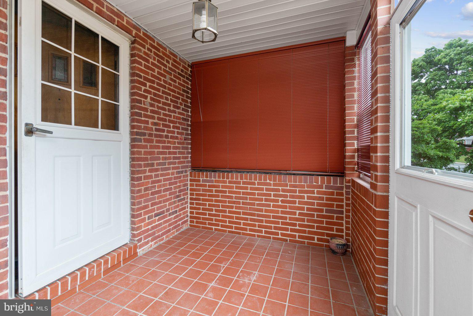 6905 Belclare Road Baltimore, MD 21222 - Photo 4 of 28 Enclosed Front Porch