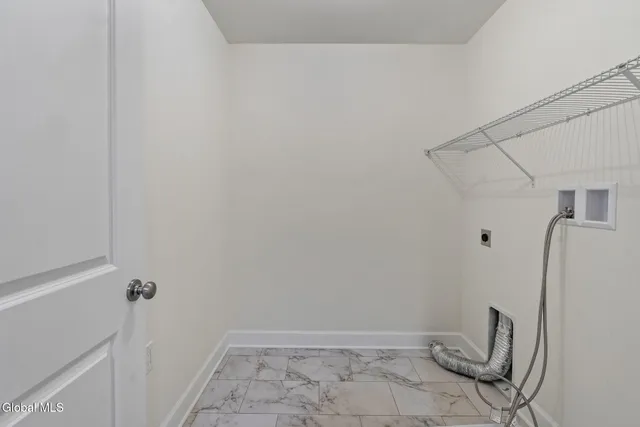 $899,900 | 13 Edenfield Street, Colonie, NY 12211